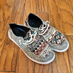 Women’s western Aztec lace up shoes size 7